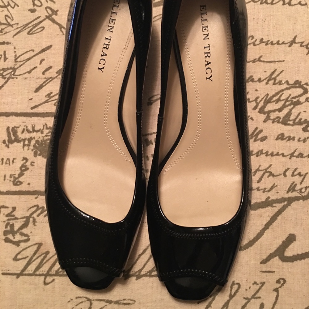 NWOT Ellen Tracey Abby Open Toe pumps